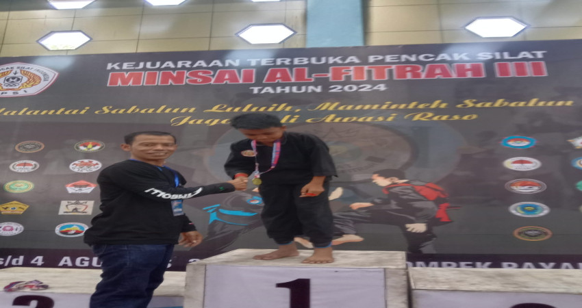 Siswa MTsN 5 Kota Padang Cetak Sejarah, Raih Medali Emas di Ajang Pencak Silat Bergengsi