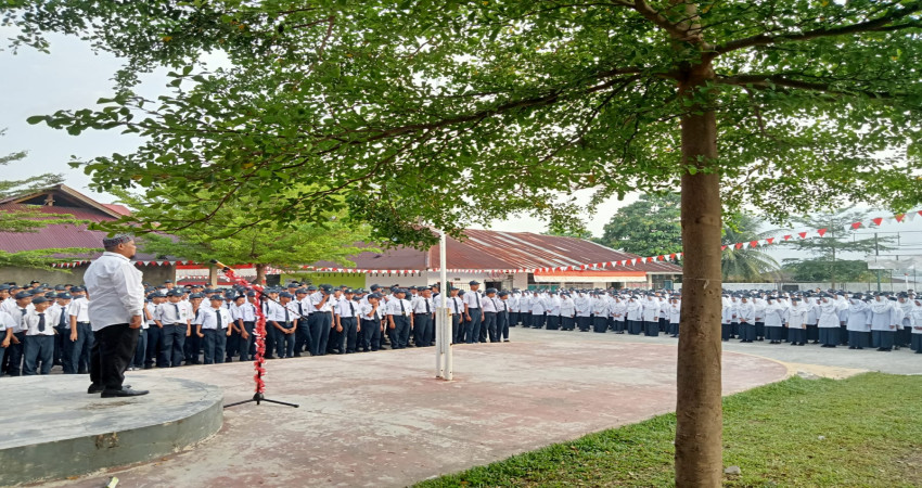 Upacara Bendera Kelas 9.3 MTsN 5 Kota Padang: Pentingnya Ibadah dan Berbakti kepada Orang Tua