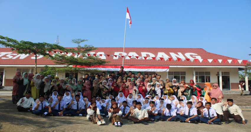 Semarak Khidmat Peringatan Hari Kemerdekaan Ke-79 di MTsN 5 Kota Padang