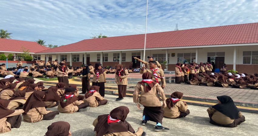 330 Siswa Mengikuti Latihan Perdana Ekskul Pramuka MTsN 5 Kota Padang