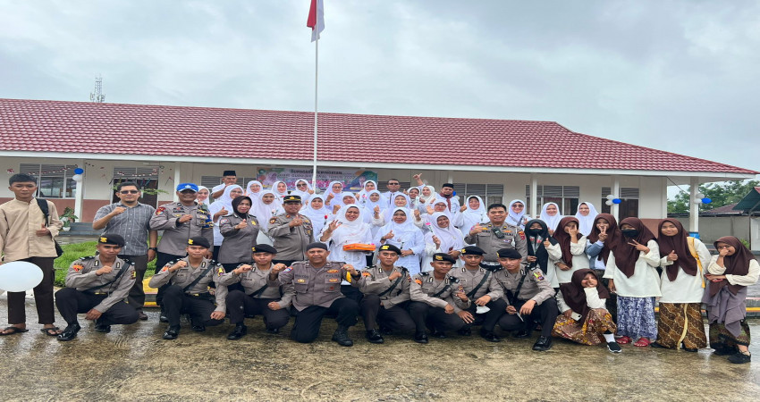 Peringatan HGN MTsN 5 Kota Padang, Polsek Kuranji Beri Kejutan