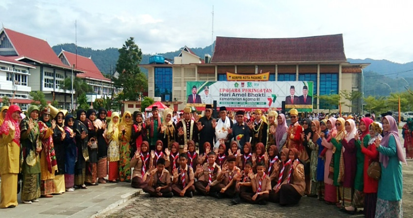 Antusias Guru Dan Pegawai Mtsn 5 Kota Padang Meriahkan Hab Kemenag Ri