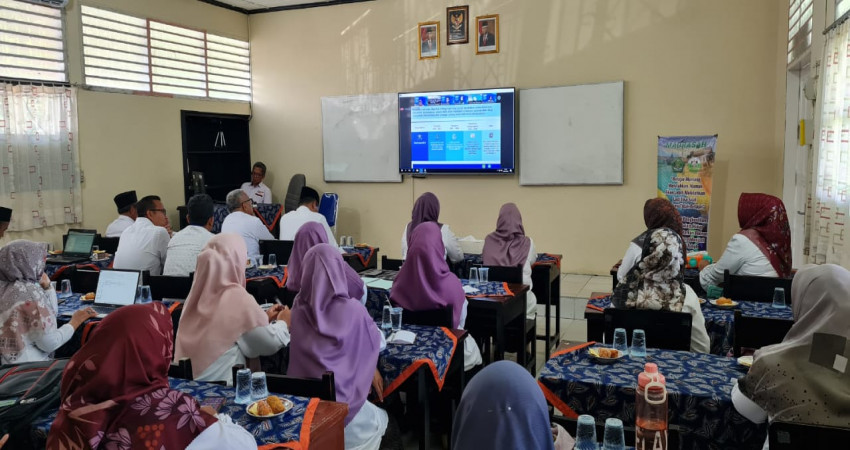 Implementasi Kurikulum Merdeka, Guru dan Kepala Madrasah MTsN 5 Kota Padang Ikuti Bimtek Kumer