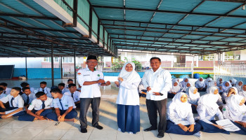 MTsN 5 Kota Padang Berbagi Kasih, Salurkan Zakat Guru untuk 73 Siswa