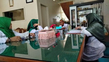 Peningkatan Mutu Madrasah, Kepala MTsN 5 Kota Padang Lakukan Supervisi Guru