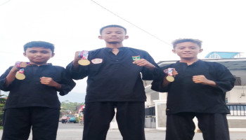 Sabet Emas, Tiga Atlet Pencak Silat MTsN 5 Kota Padang Raih Juara 1 di Kejuaraan Pencak Silat Minsai Al-Fitrah III