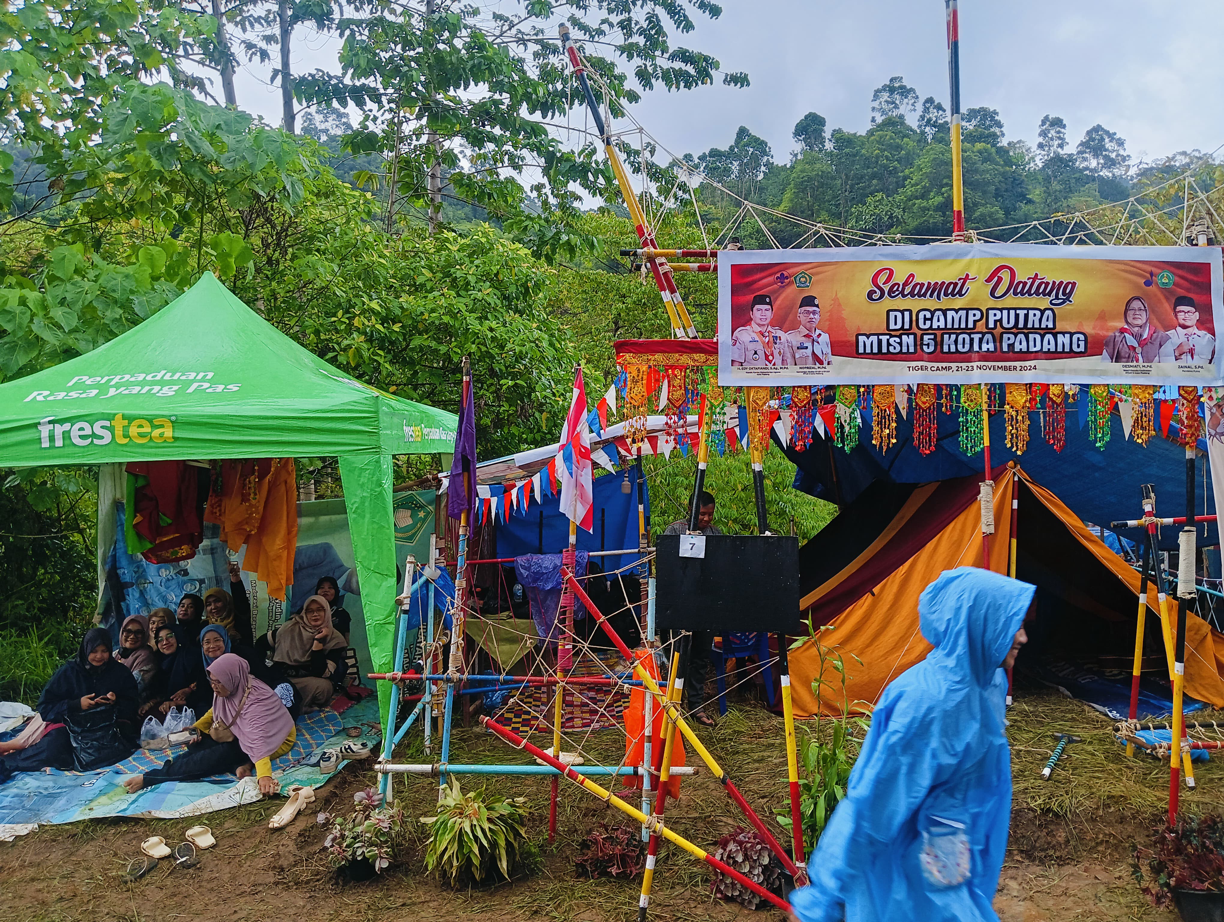 Walau digutur hujan sralama kegiatan, Kontingen Penggalang MTsN 5 Kota Padang tetap eksis dan membawa piala tergiat I dalam kegiatan Jambore Ranting ,Kwaran 07 Kuranji, Jumat ( 22/11)