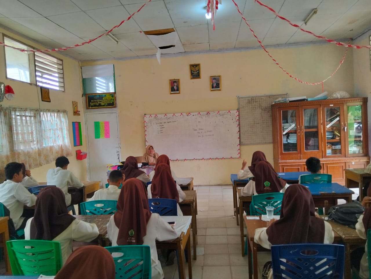 Sedang berlangsung ujian PAS/SAS Tp. 2024/2025 di MTsN 5 Kota Padang, Jumat (6/12)